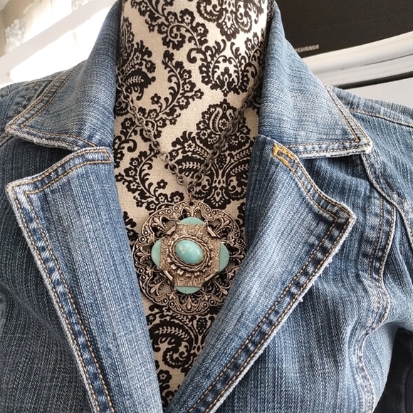 Turquoise Style Medallion Like Statement Necklace - Picture 4 of 14